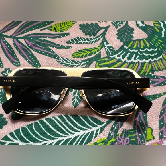 Versace Sunglasses 🕶️ LIKE NEW VERSACE SUNGLASSES VE2199 100281 BLACK/GOLD - Picture 2 of 6